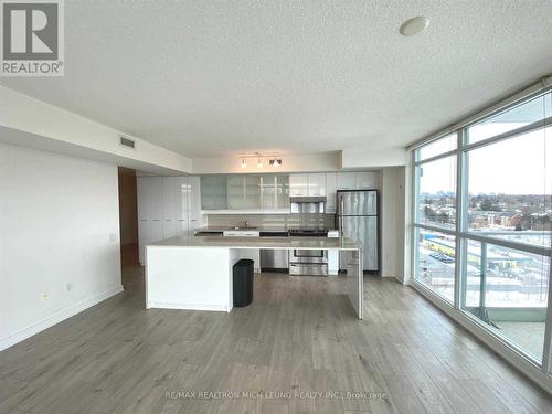 1002 - 33 Singer Court, Toronto, ON - Indoor Photo Showing Kitchen