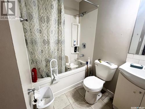 A And B 1001 110Th Street, North Battleford, SK - Indoor Photo Showing Bathroom