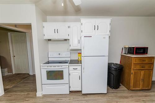 28021 17N Road, Stanley Rm, MB - Indoor Photo Showing Kitchen