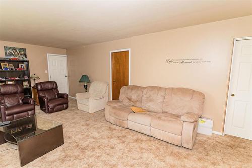 28021 17N Road, Stanley Rm, MB - Indoor Photo Showing Living Room