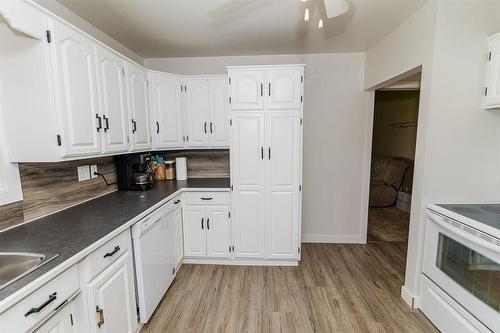 28021 17N Road, Stanley Rm, MB - Indoor Photo Showing Kitchen