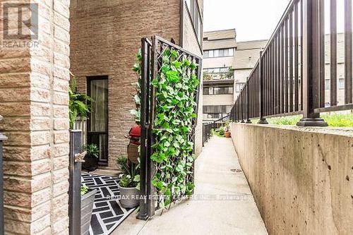 124 - 2095 Roche Court, Mississauga, ON - Outdoor