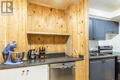 124 - 2095 Roche Court, Mississauga, ON - Indoor Photo Showing Kitchen With Double Sink