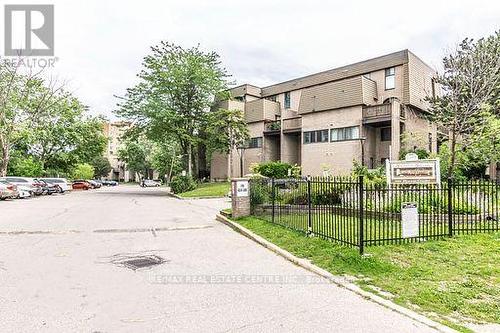 124 - 2095 Roche Court, Mississauga, ON - Outdoor