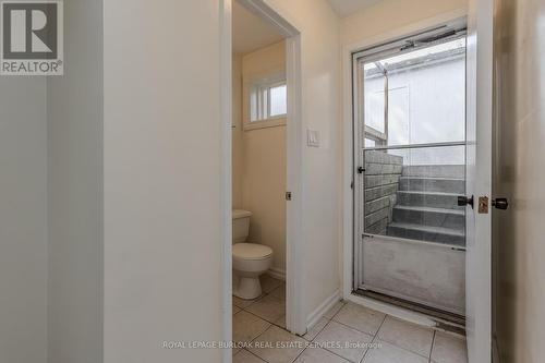 495 Rosedale Crescent, Burlington, ON - Indoor Photo Showing Bathroom