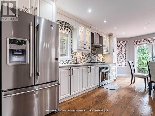 5875 Chessman Court, Mississauga, ON - Indoor Photo Showing Kitchen With Stainless Steel Kitchen With Upgraded Kitchen