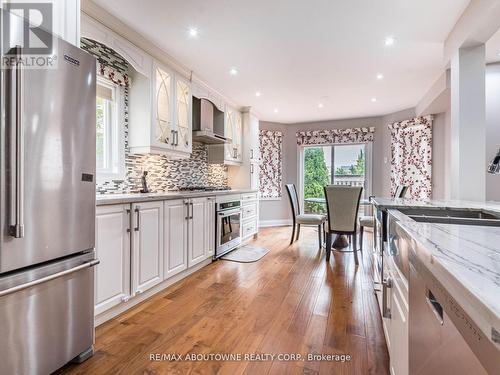 5875 Chessman Court, Mississauga, ON - Indoor Photo Showing Kitchen With Stainless Steel Kitchen With Upgraded Kitchen