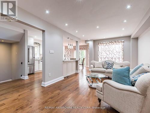 5875 Chessman Court, Mississauga, ON - Indoor Photo Showing Living Room