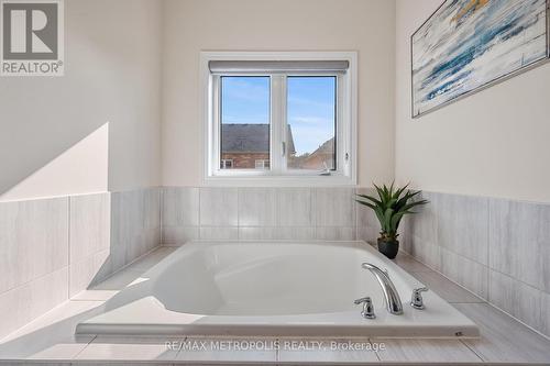 93 Truro Circle, Brampton, ON - Indoor Photo Showing Bathroom