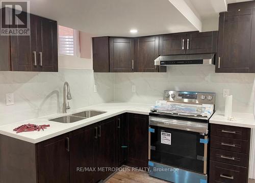 93 Truro Circle, Brampton, ON - Indoor Photo Showing Kitchen With Double Sink With Upgraded Kitchen