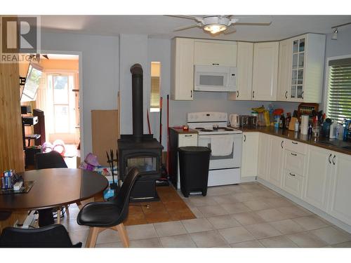 519 Hartland Avenue, Midway, BC - Indoor Photo Showing Kitchen