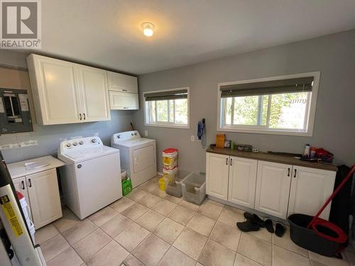 519 Hartland Avenue, Midway, BC - Indoor Photo Showing Laundry Room