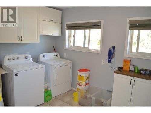 519 Hartland Avenue, Midway, BC - Indoor Photo Showing Laundry Room