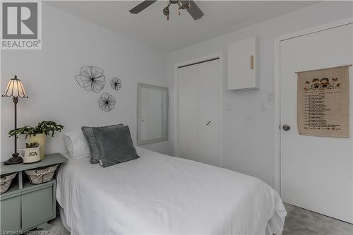 495 Rosedale Crescent, Burlington, ON - Indoor Photo Showing Bedroom