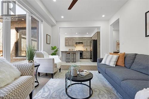 157 Cactus Crescent, Stoney Creek, ON - Indoor Photo Showing Living Room