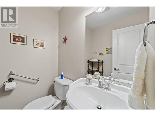 1231 10 Street Sw Unit# 38 Lot# 38, Salmon Arm, BC - Indoor Photo Showing Bathroom