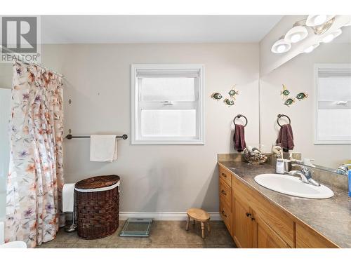 1231 10 Street Sw Unit# 38 Lot# 38, Salmon Arm, BC - Indoor Photo Showing Bathroom