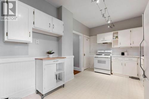 150 Avondale Street, Hamilton, ON - Indoor Photo Showing Kitchen