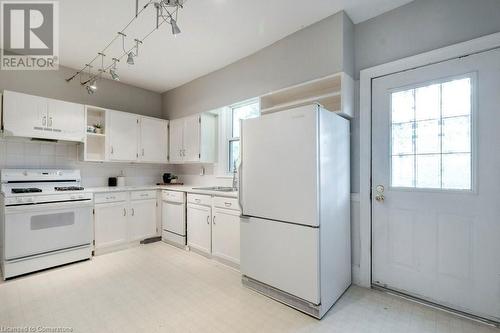 150 Avondale Street, Hamilton, ON - Indoor Photo Showing Kitchen