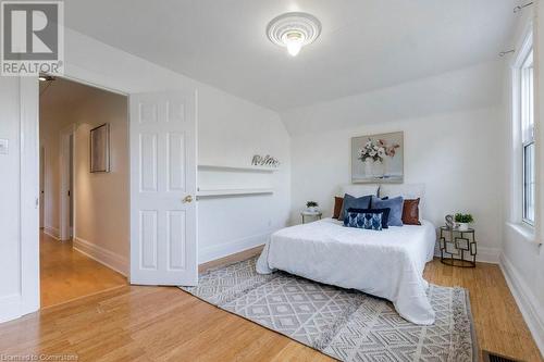 150 Avondale Street, Hamilton, ON - Indoor Photo Showing Bedroom