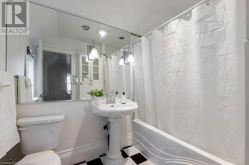 150 Avondale Street, Hamilton, ON - Indoor Photo Showing Bathroom