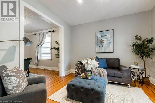 150 Avondale Street, Hamilton, ON - Indoor Photo Showing Living Room