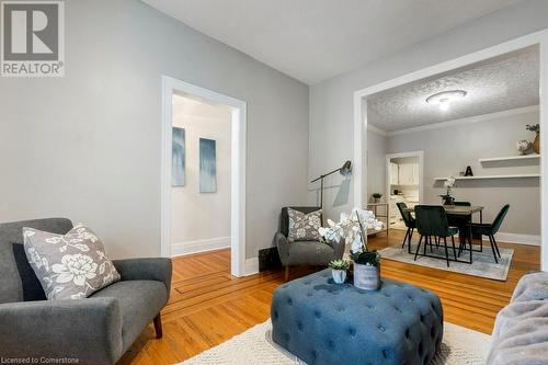 150 Avondale Street, Hamilton, ON - Indoor Photo Showing Living Room