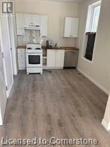 33-35 Wood Street E, Hamilton, ON - Indoor Photo Showing Kitchen