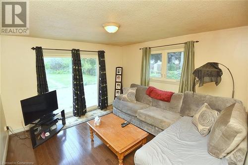 403 Ferguson Avenue N, Hamilton, ON - Indoor Photo Showing Living Room