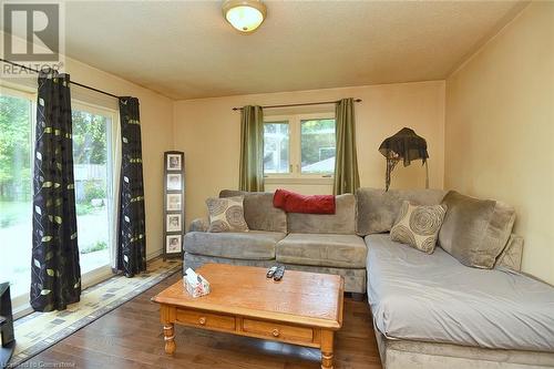 403 Ferguson Avenue N, Hamilton, ON - Indoor Photo Showing Living Room