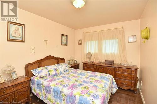 403 Ferguson Avenue N, Hamilton, ON - Indoor Photo Showing Bedroom