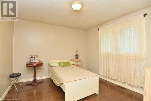 403 Ferguson Avenue N, Hamilton, ON - Indoor Photo Showing Bedroom