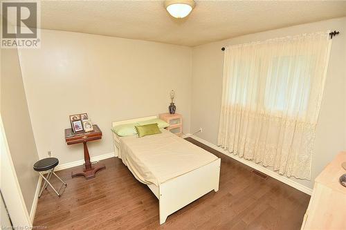 403 Ferguson Avenue N, Hamilton, ON - Indoor Photo Showing Bedroom