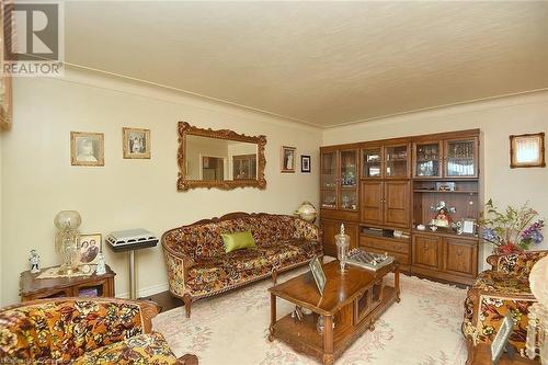 403 Ferguson Avenue N, Hamilton, ON - Indoor Photo Showing Living Room