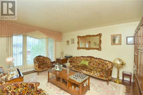 403 Ferguson Avenue N, Hamilton, ON - Indoor Photo Showing Living Room