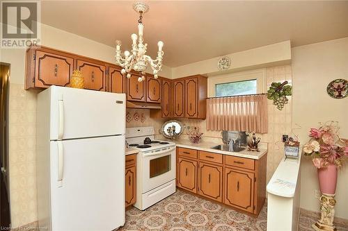 403 Ferguson Avenue N, Hamilton, ON - Indoor Photo Showing Kitchen