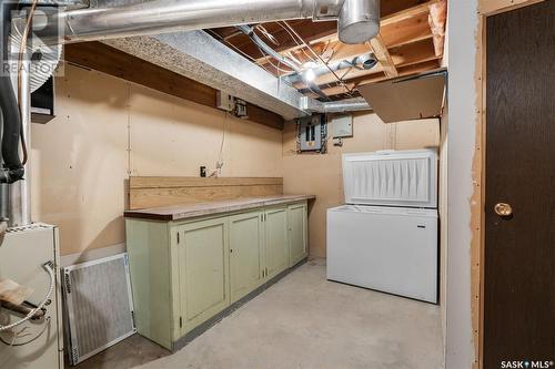 403 Hull Crescent, Saskatoon, SK - Indoor Photo Showing Laundry Room