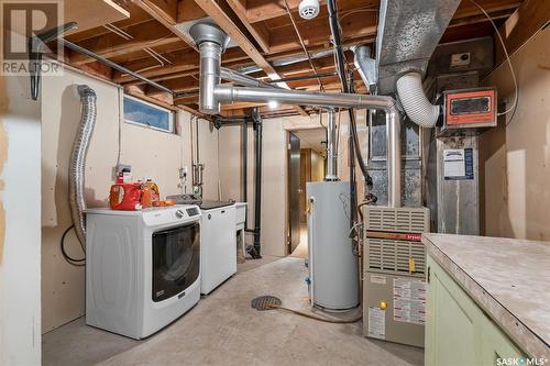 403 Hull Crescent, Saskatoon, SK - Indoor Photo Showing Laundry Room