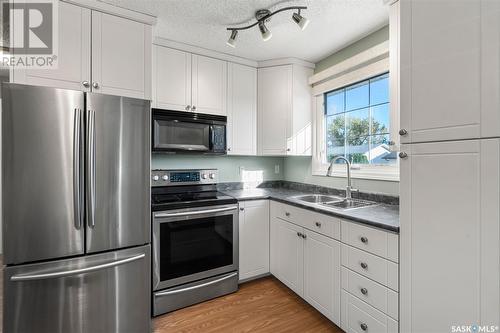 403 Hull Crescent, Saskatoon, SK - Indoor Photo Showing Kitchen With Double Sink