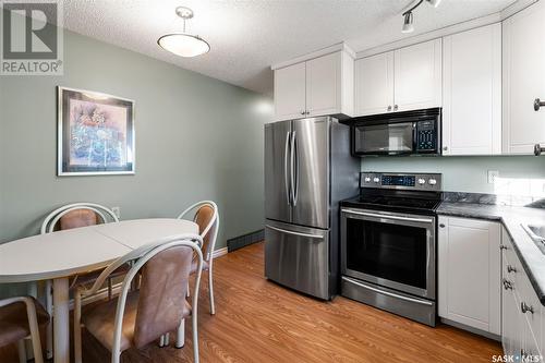 403 Hull Crescent, Saskatoon, SK - Indoor Photo Showing Kitchen