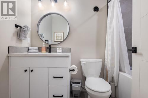 3220 Hilltown Drive Unit# 20, Kelowna, BC - Indoor Photo Showing Bathroom