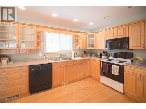 441 Bailey  Avenue, Merritt, BC - Indoor Photo Showing Kitchen With Double Sink