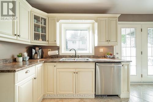 43 John Dexter Place, Markham, ON - Indoor Photo Showing Kitchen With Double Sink