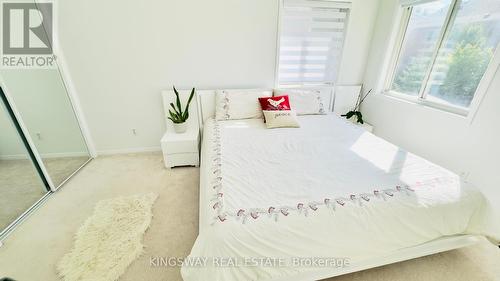 164 Gail Parks Crescent, Newmarket, ON - Indoor Photo Showing Bedroom