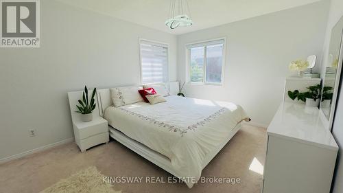 164 Gail Parks Crescent, Newmarket, ON - Indoor Photo Showing Bedroom