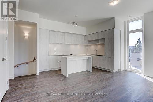 1103 - 12 David Eyer Road, Richmond Hill, ON - Indoor Photo Showing Kitchen