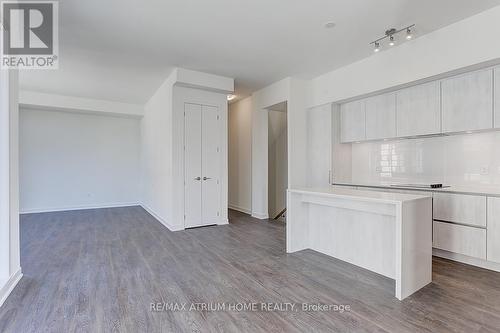 1103 - 12 David Eyer Road, Richmond Hill, ON - Indoor Photo Showing Kitchen