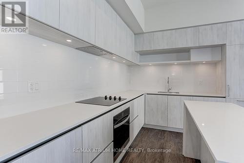 1103 - 12 David Eyer Road, Richmond Hill, ON - Indoor Photo Showing Kitchen With Upgraded Kitchen