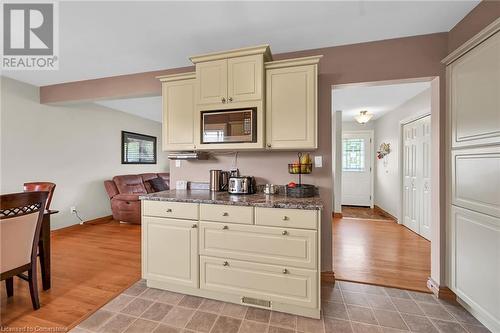 221 Mackenzie Crescent, Caledonia, ON - Indoor Photo Showing Kitchen