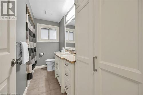 221 Mackenzie Crescent, Caledonia, ON - Indoor Photo Showing Bathroom